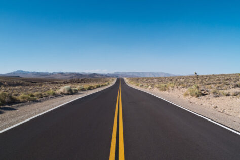 Straße ins Death Valley.